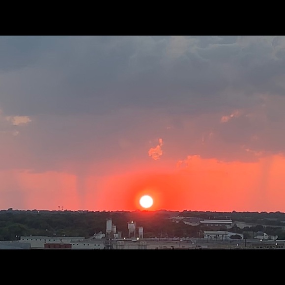 Meet your Posher, Marissa - Picture 5 of 6